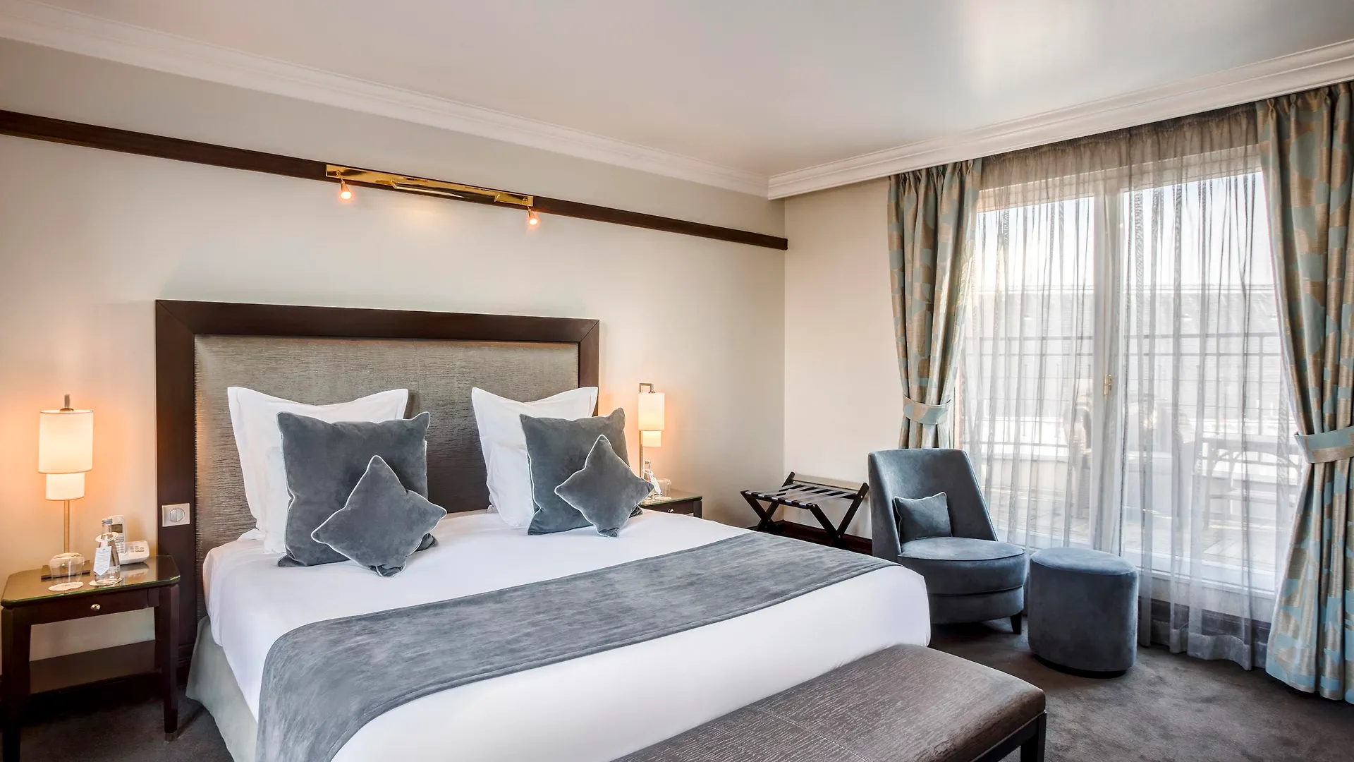 Hotel Pont Royal פריז