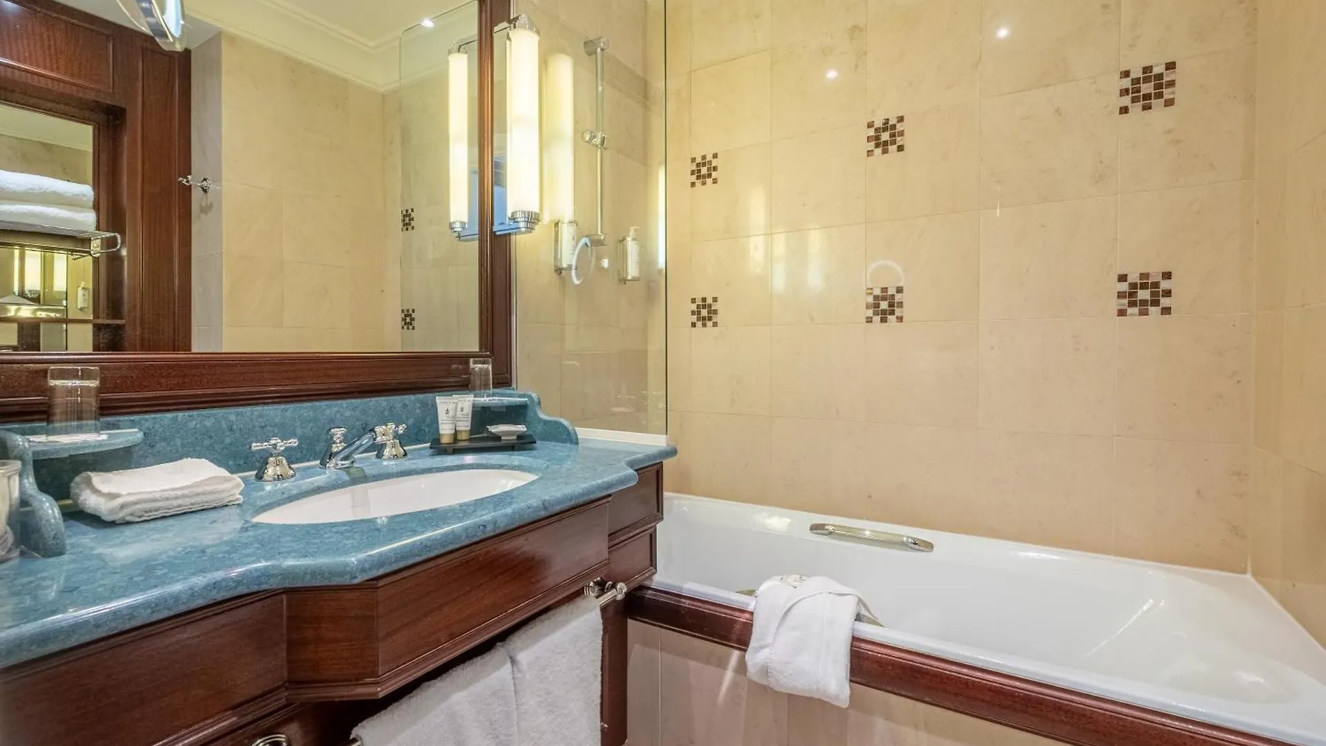 Hotel Pont Royal Paris 5*,